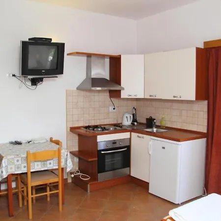 아파트 Senjo - Studio With Balcony And Garden View 챠브타트