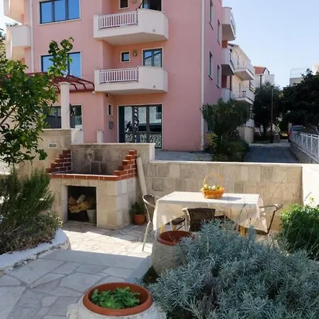 아파트 Senjo - Studio With Balcony And Garden View *